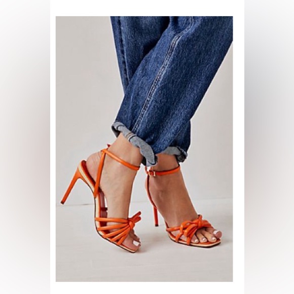 Schutz Blossom Bow Heels - Picture 3 of 12